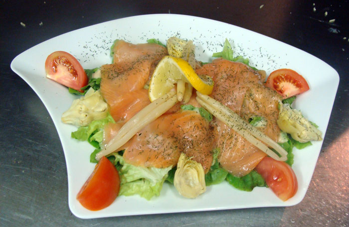 salade de saumon, chèvre chaud, salade savoyarde, restaurant le Grand Bornand Haute Savoie