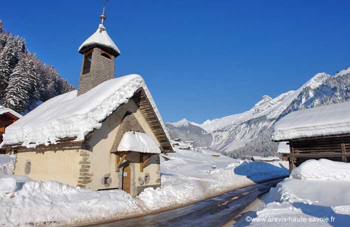 Chapelle de montagne sous la neige La Chapelle des Plans - Route du Patrimoine - Le Grand Bornand - Haute Savoie