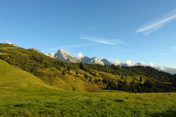 Le Col des Annes vue panoramique sur le massif des Aravis