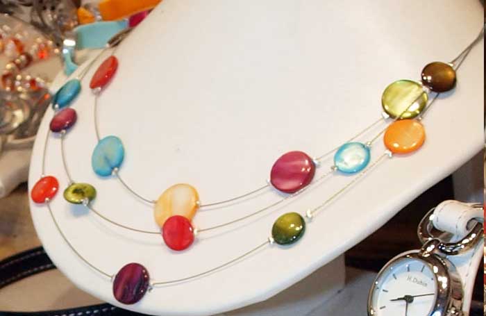 perles ronde et plate de plusieurs couleurs