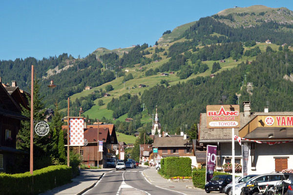 Entrée du village village savoyard de montagne proche de Annecy et Genève