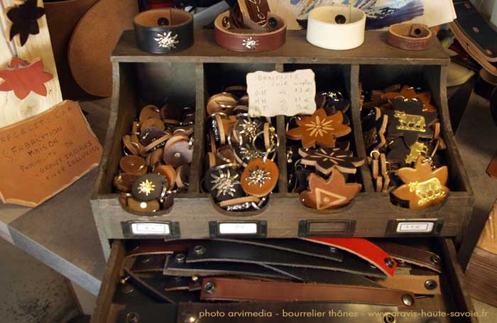 Porte clés et bracelet en cuir de fabrication artisanale française