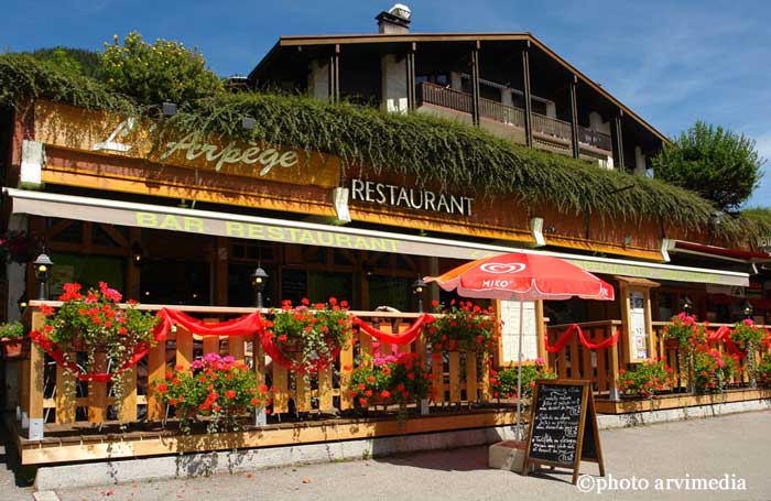Restaurant l'Arpège Grand Bornand restaurant spécialités savoyardes plat du jour et menu repas ouvriers en inter saison