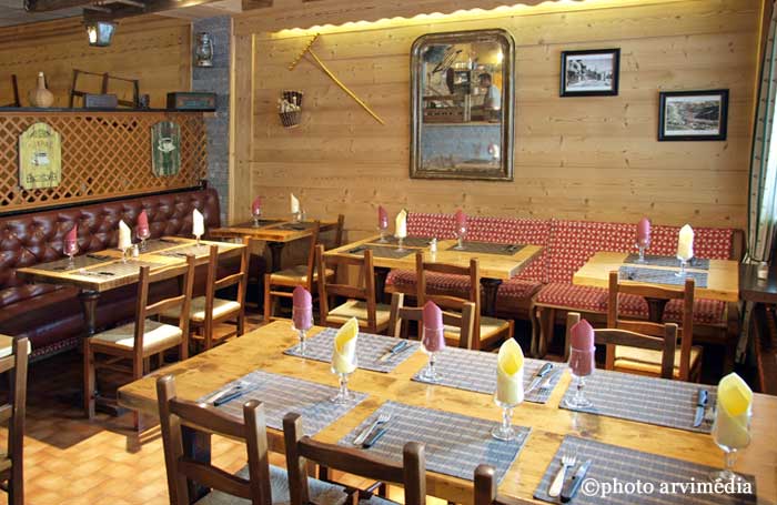 Idée de sortie au Grand Bornand restaurant d'ambiance savoyarde chaleureuse et accueillante