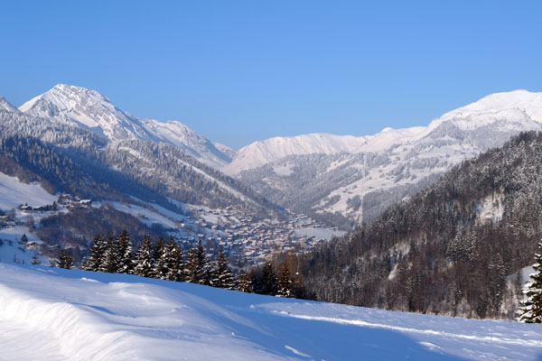 Le Grand Bornand vallée des Aravis vue depuis le village de saint Jean de Sixt